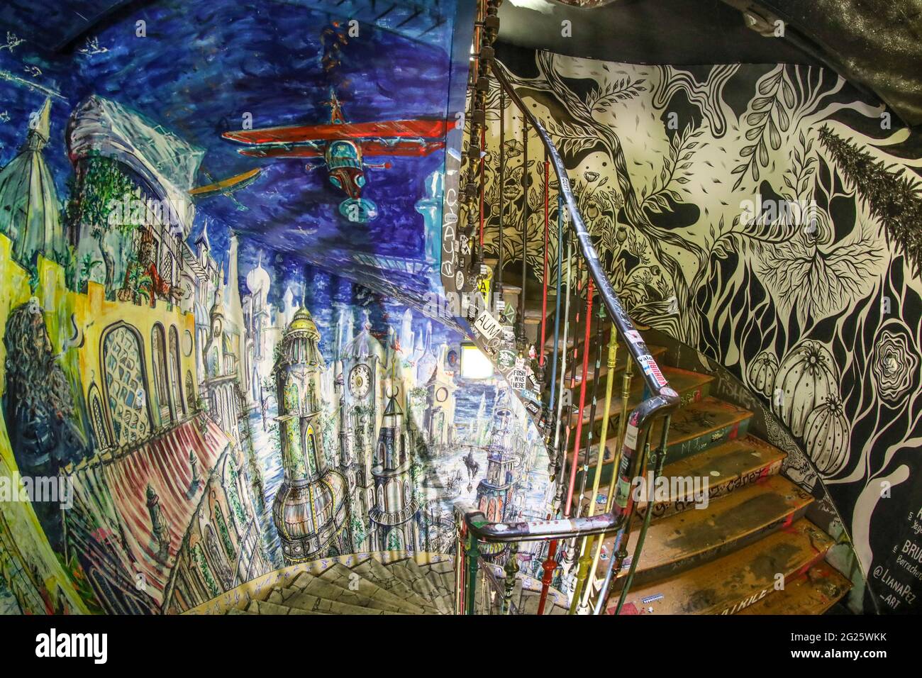 59 RIVOLI THE ART SQUAT OF PARIS Stock Photo - Alamy