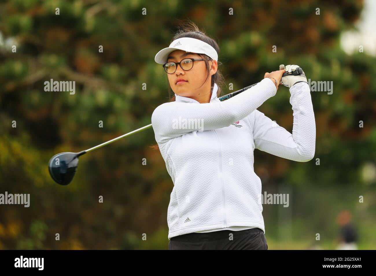 Troon, UK. 08th June, 2021. DAVINA XANH, representing Mendip Spring tees off at the 17th hole at Barassie Links while taking part in the Womans Amateur Championship. Davina Xanh is member of the English Girls National Squad and won the English Girls Amateur stroke play championship in 2020, Credit: Findlay/Alamy Live News Stock Photo