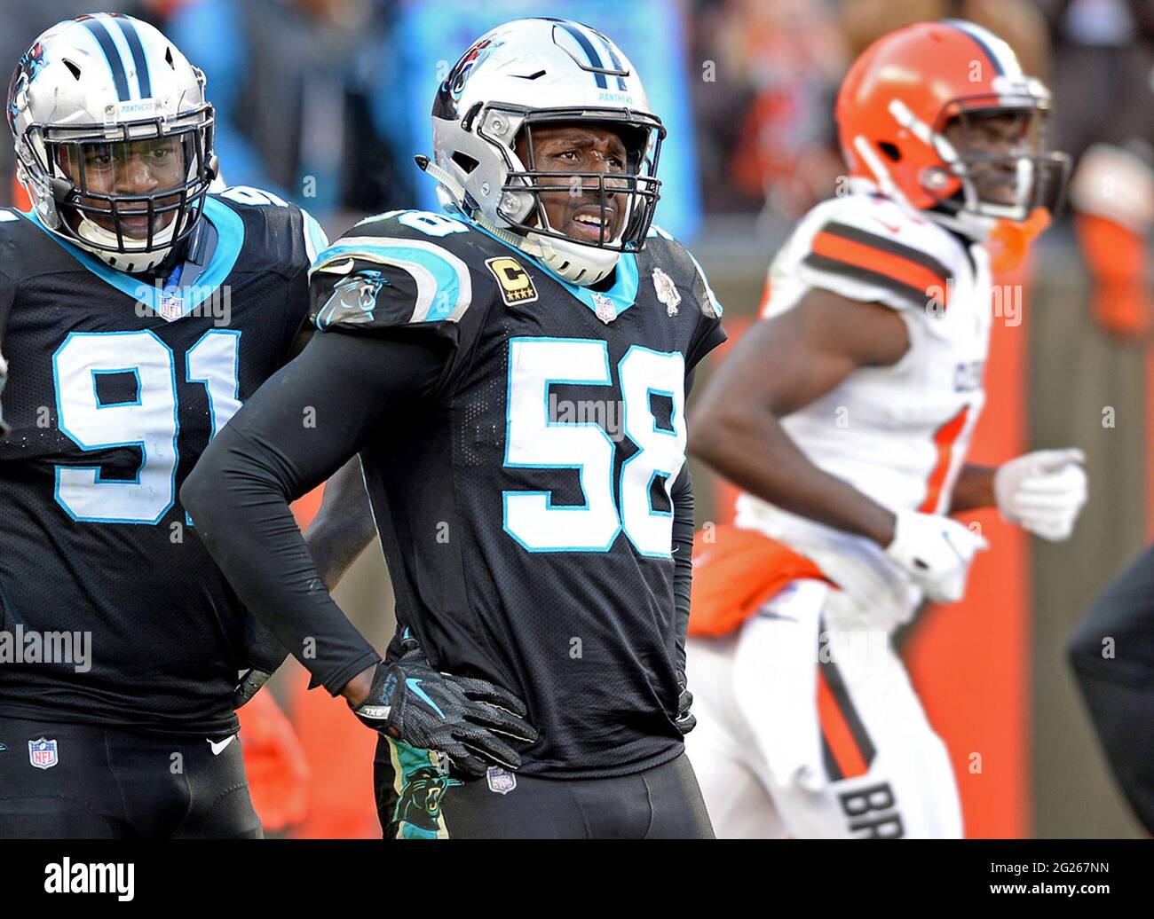 Cleveland, USA. 09th Dec, 2018. Carolina Panthers linebacker Thomas Davis (58) watches a replay during action against the Cleveland Browns on December 9, 2018, at FirstEnergy Stadium in Cleveland. (Photo by Jeff Siner/Charlotte Observer/TNS/Sipa USA) Credit: Sipa USA/Alamy Live News Stock Photo