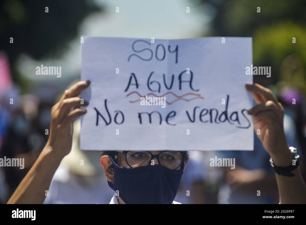 San Salvador, El Salvador. 08th June, 2021. A nun holds up a sign that reads 'I'm water, don't sell me' during a march. Members of churches and social movements took to the streets to protest for the environment, the Salvadoran Congress archived hundreds of law protects including several proposal for the environment, including water as a human right. Credit: SOPA Images Limited/Alamy Live News Stock Photo