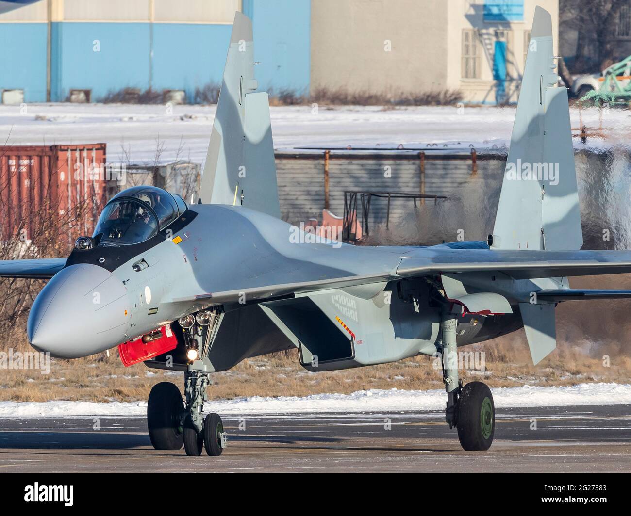 su-35s-jet-fighter-of-the-egyptian-air-force-taxiing-zhukovsky-russia-2G27383.jpg