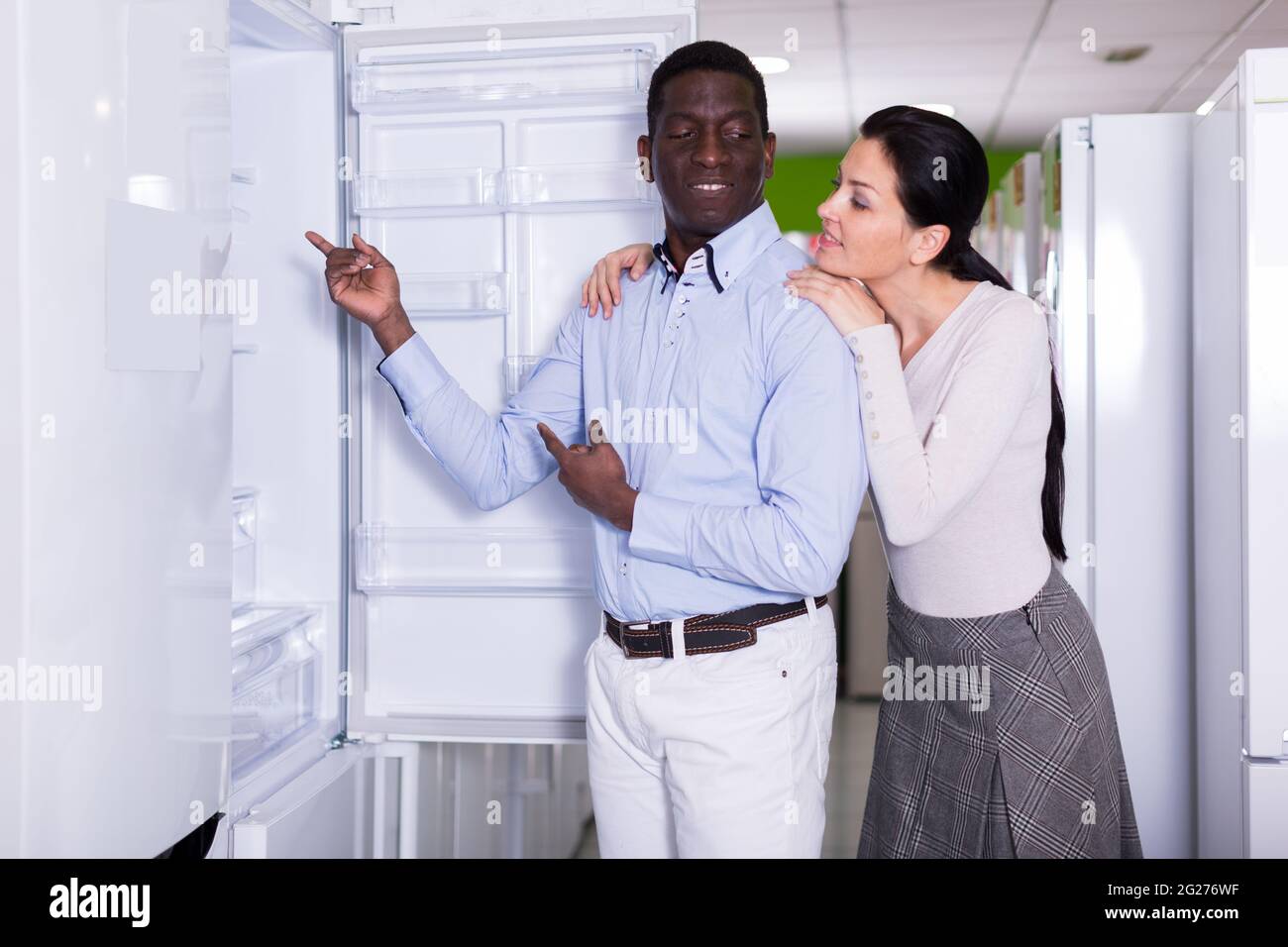 couple chooses refrigerator Stock Photo