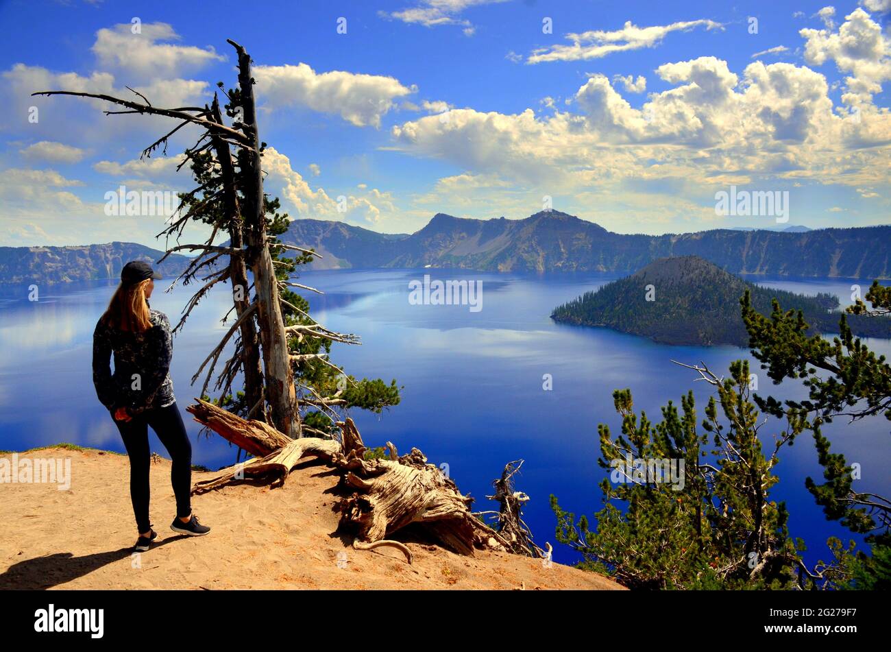 USA NATIONAL PARKS; CRATER LAKE, OREGON; DEEPEST LAKE IN USA; WIZARD ISLAND (MODEL RELEASED) Stock Photo