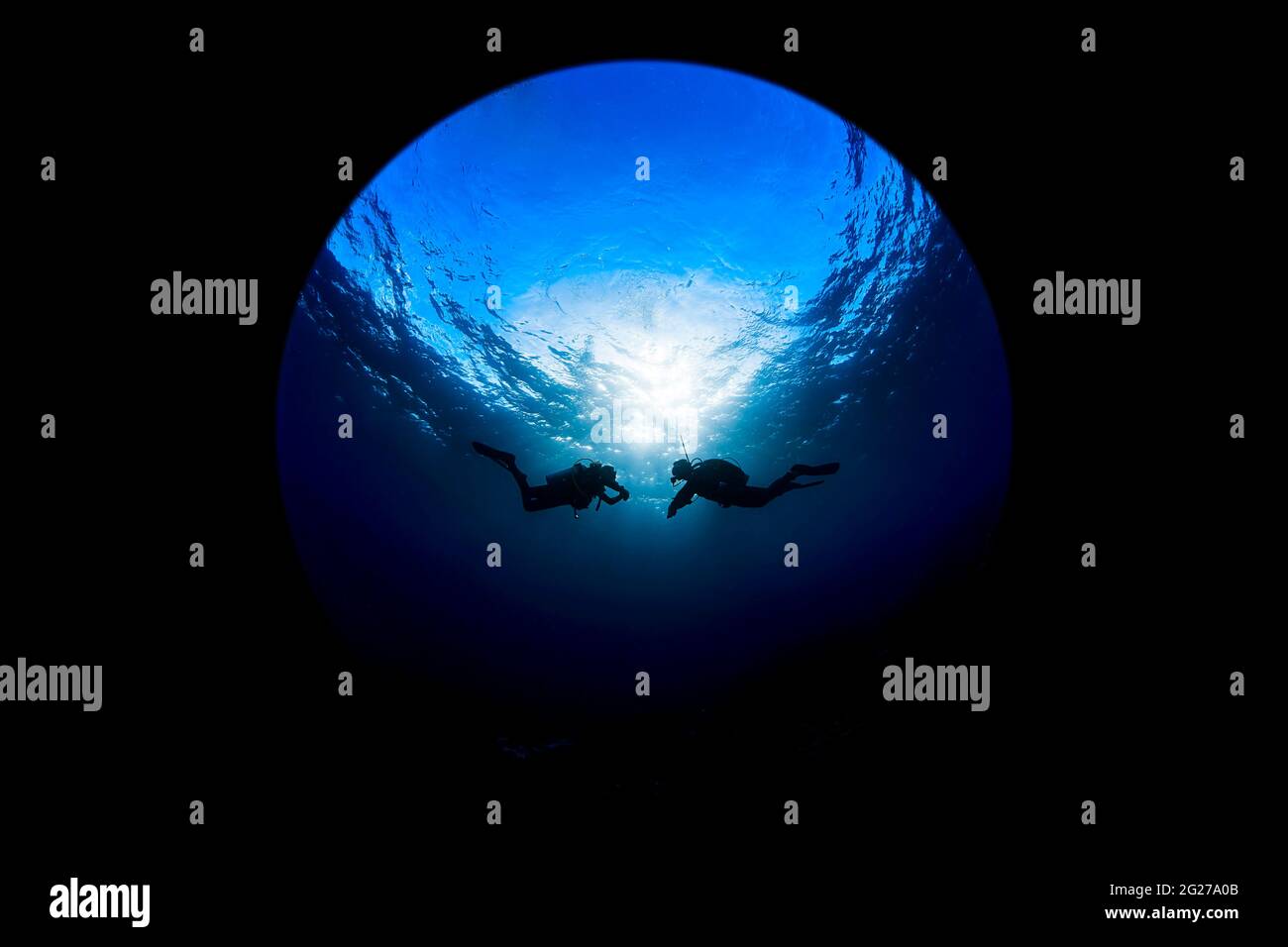 Two People And Circle Hi res Stock Photography And Images Alamy two-people-and-circle-hi-res-stock-photography-and-images-alamy