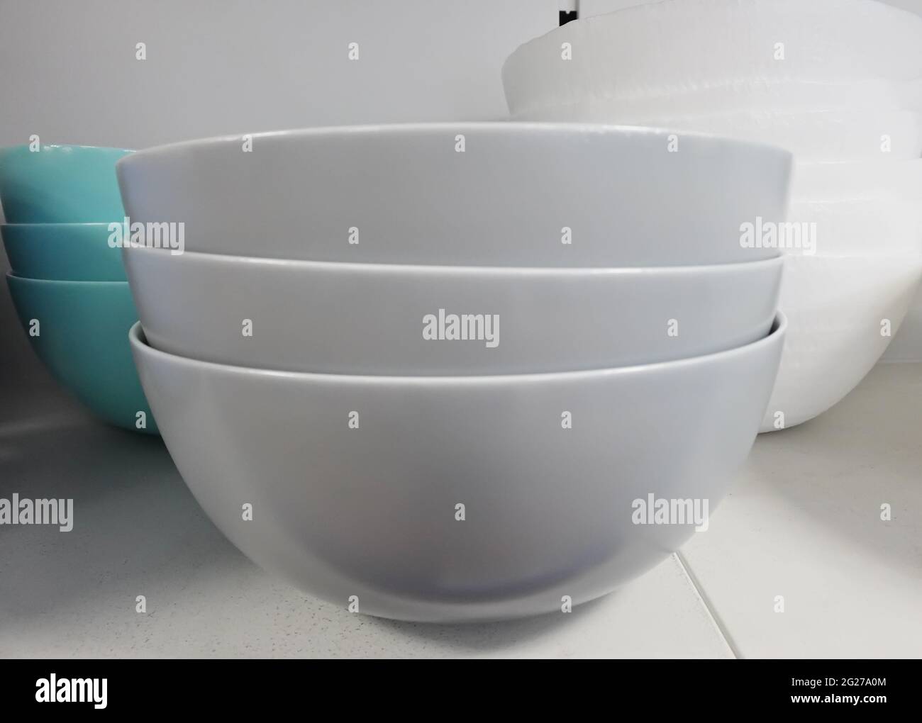Stack of plates Stock Photo - Alamy