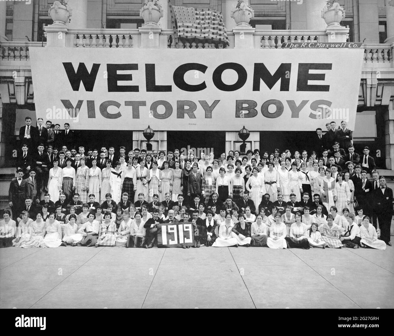 A group portrait of people welcoming home World War I soldiers. Stock Photo