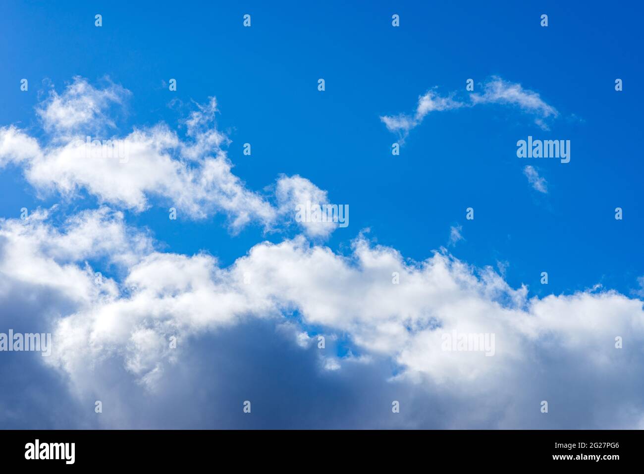 Dramatic blue sky with white cloud and clouds background Stock Photo ...