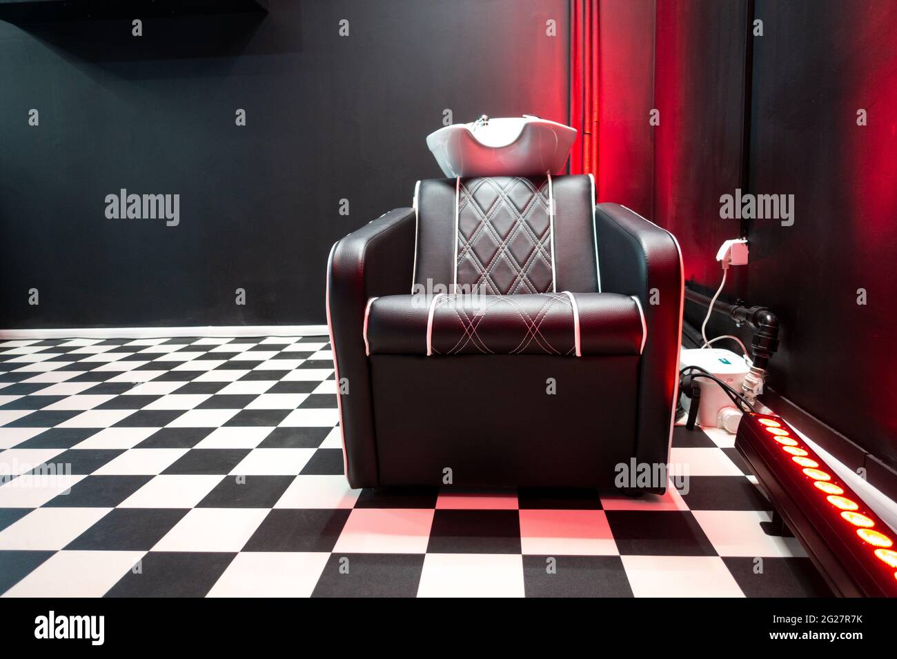 Chair hair washing hi-res stock photography and images - Alamy Chair hair washing hi-res stock photography and images - Alamy