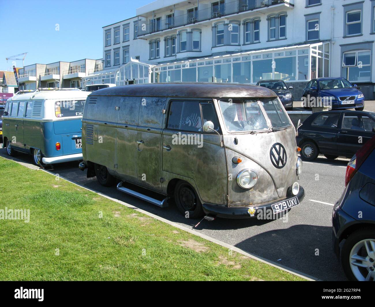 Silver campervan hi-res stock photography and images - Alamy