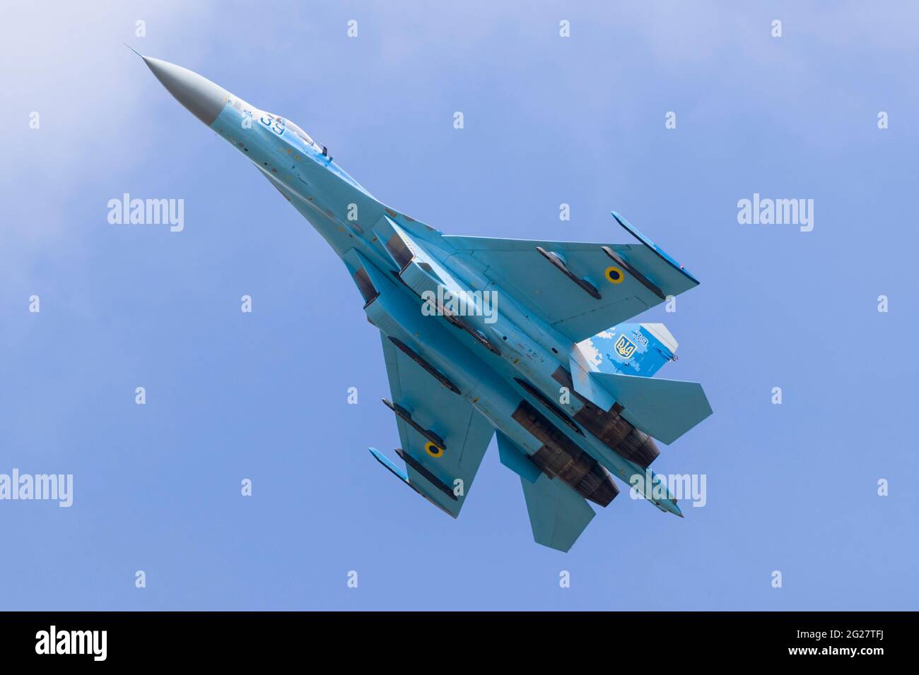 A Ukrainian Air Force Sukhoi Su-27 Flanker taking off Stock Photo - Alamy
