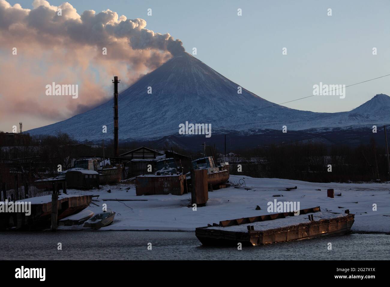 Eruption of Kliuchevskoi Volcano, Kamchatka, Russia Stock Photo - Alamy
