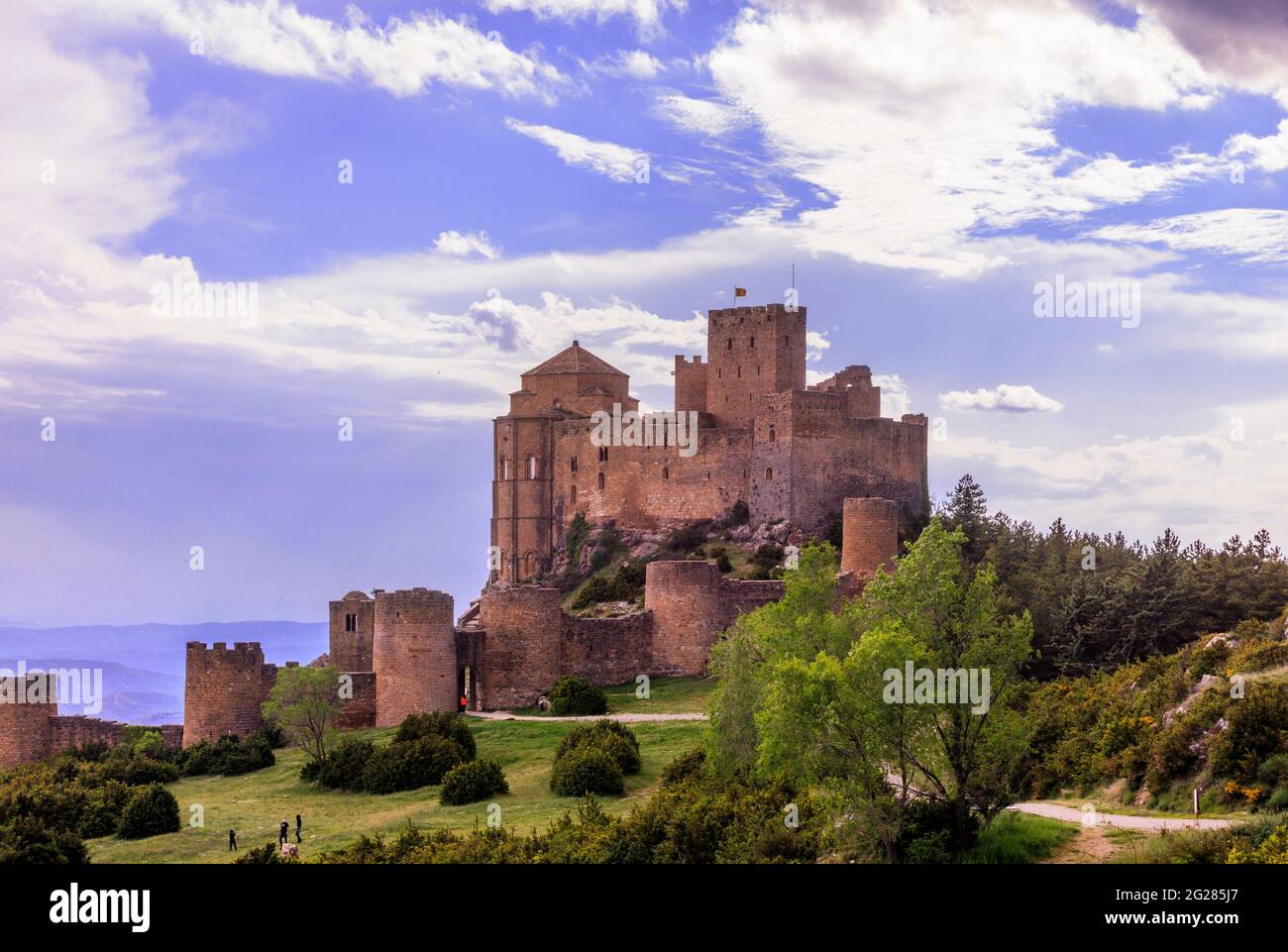 Medieval hill top castle hi-res stock photography and images - Alamy