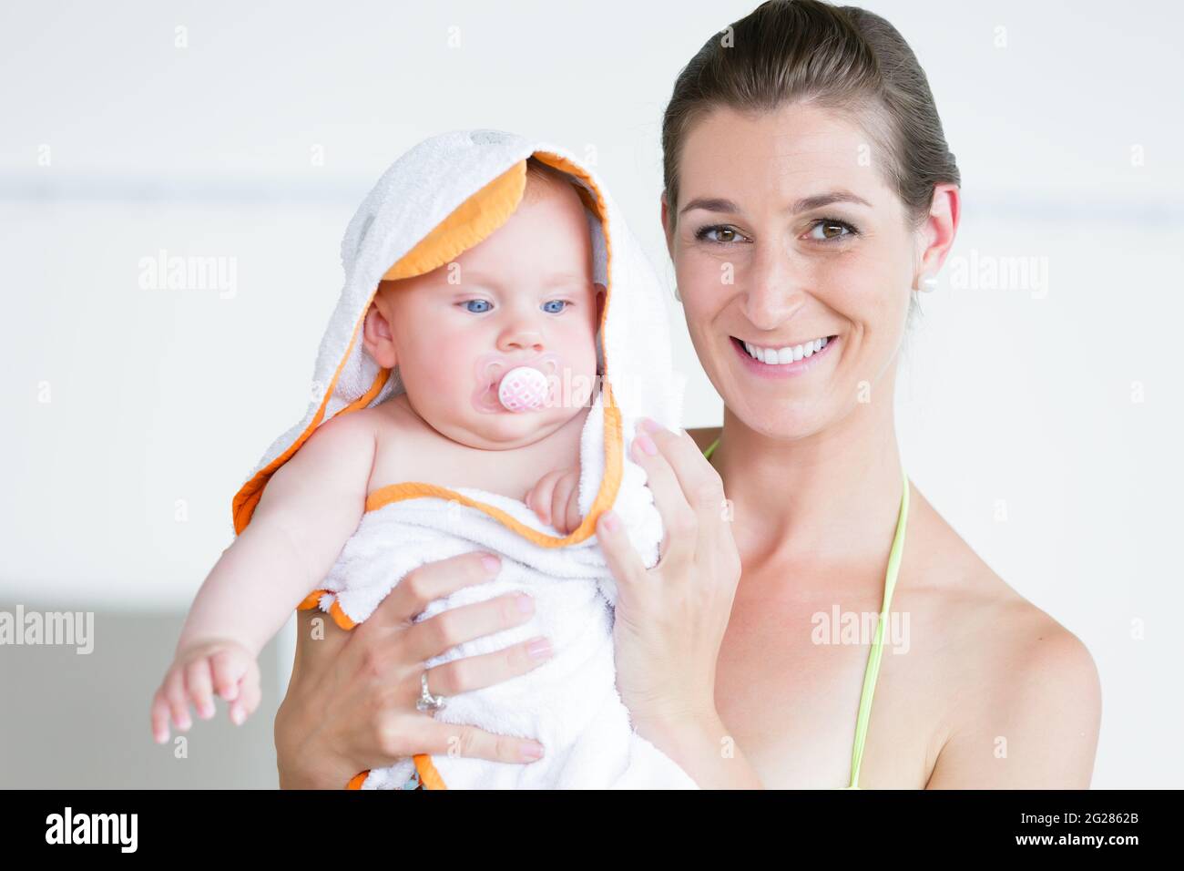 Happy mother and her newborn child at infant swimming class Stock Photo