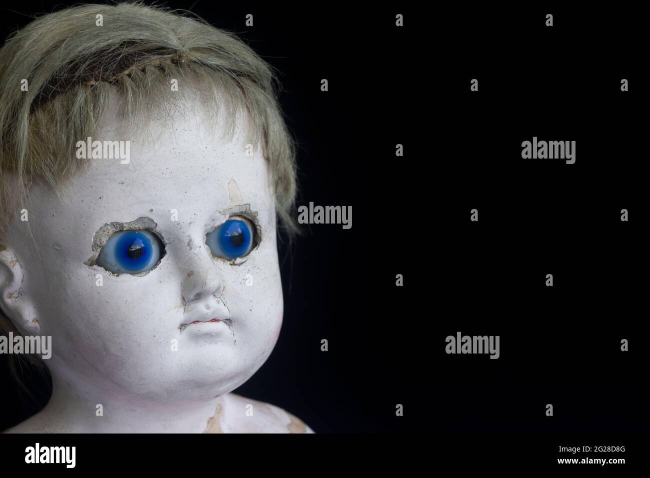 A Creepy Female Doll Head With Yellow Eyes Stock Photo - Download Image Now  - Doll, Spooky, Old-fashioned - iStock