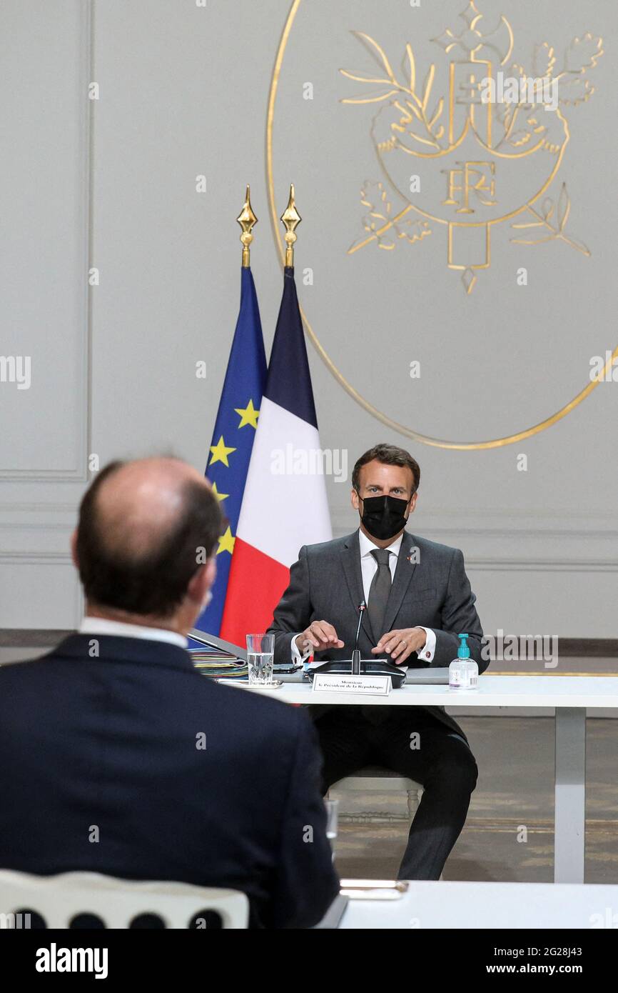 Paris, France. 09th June, 2021. Le president de la Republique, Emmanuel Macron et Jean Castex, premier ministre lors du conseil des ministres du 9 juin 2021, au palais de l'Elysee a Paris. French president Emmanuel Macron during a cabinet meeting at Elysee palace in Paris on june 9th 2021 Photo by Stephane Lemouton/Pool/ABACAPRESS.COM Credit: Abaca Press/Alamy Live News Stock Photo