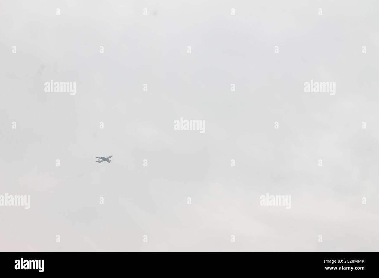Airplane in the sky hi-res stock photography and images - Alamy