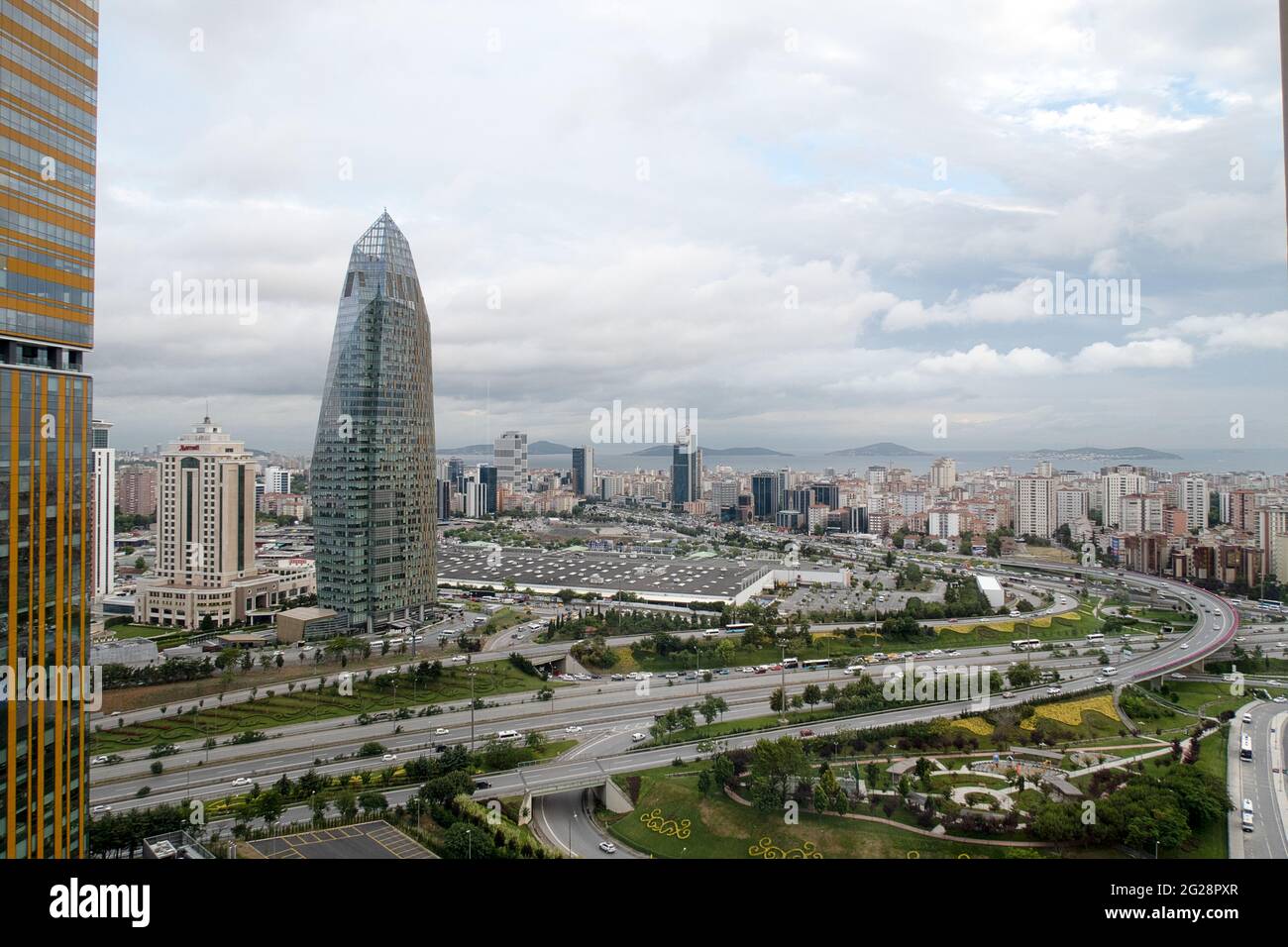 Aussicht auf der Stadt Istanbul, im Hintergrund ist das Marmarameer zu sehen. Stock Photo