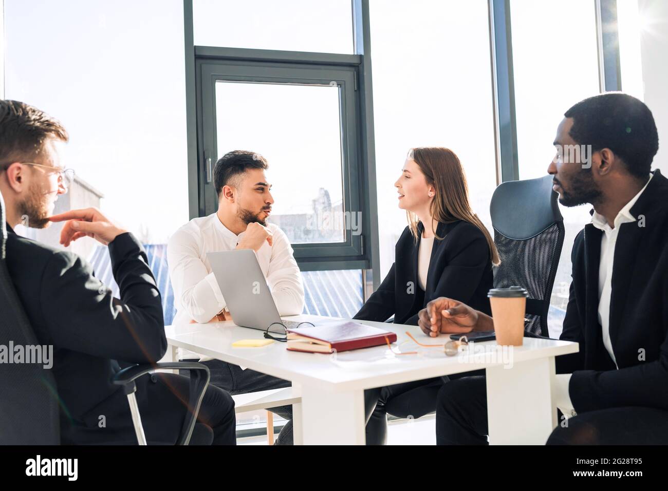 Office workers team hi-res stock photography and images - Alamy