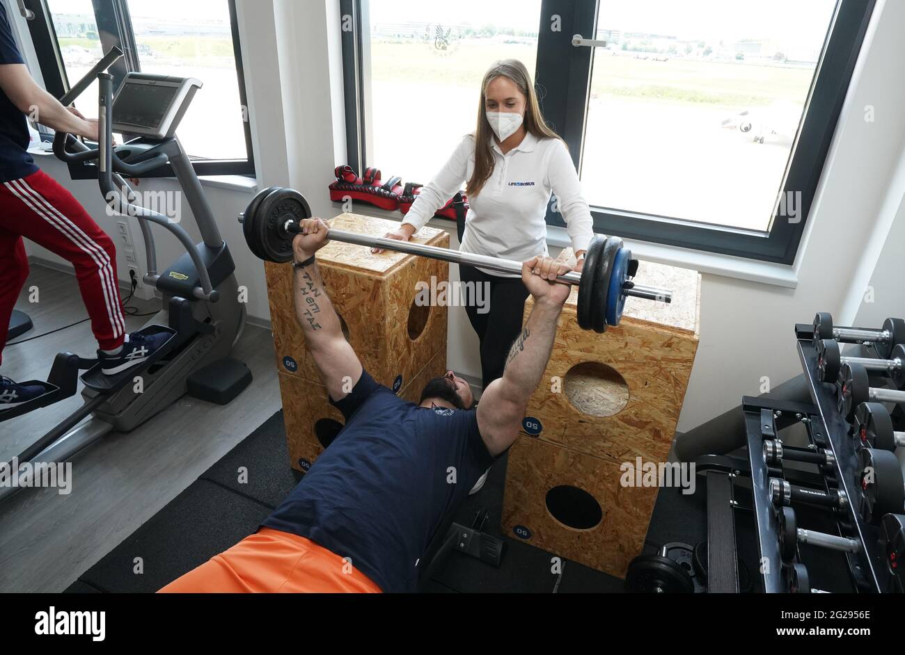 Exercise station hi-res stock photography and images - Alamy