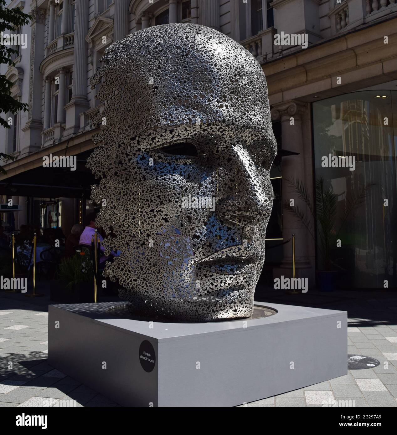 London United Kingdom 9th June 21 The Sculpture Meditation 626 By Seo Young Deok In Bond Street Part Of The Mayfair Sculpture Trail 21 Credit Vuk Valcic Alamy Live News Stock Photo Alamy