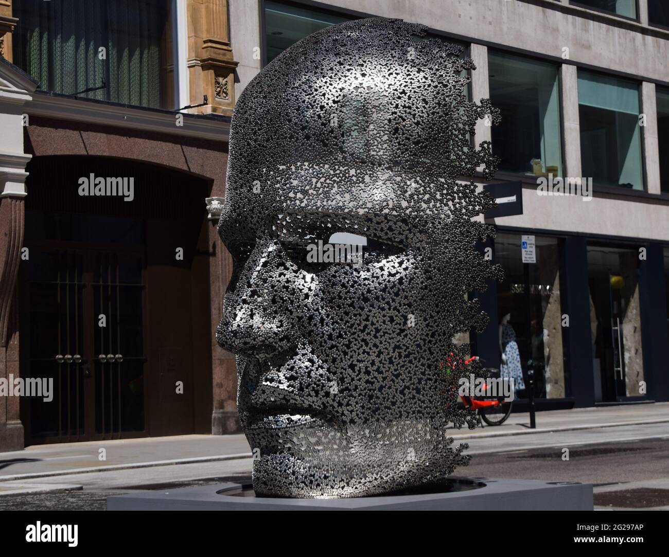 London United Kingdom 9th June 21 The Sculpture Meditation 626 By Seo Young Deok In Bond Street Part Of The Mayfair Sculpture Trail 21 Credit Vuk Valcic Alamy Live News Stock Photo Alamy