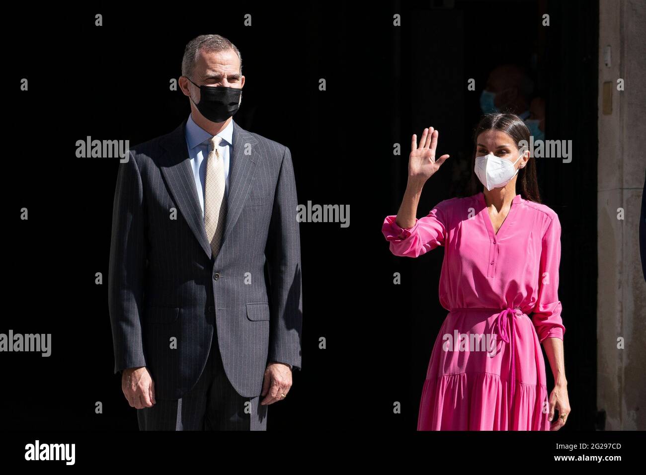 King Felipe VI and Queen Letizia Ortiz pose for a photo upon their