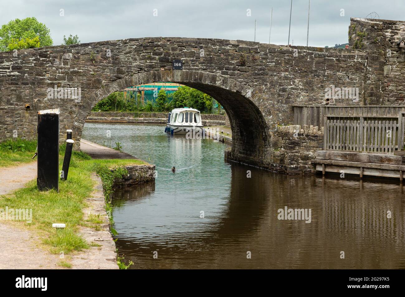 Bridge 166 on the Monmouthshire and Brecon Canal, near Brecon, Powys, Wales, UK Stock Photo