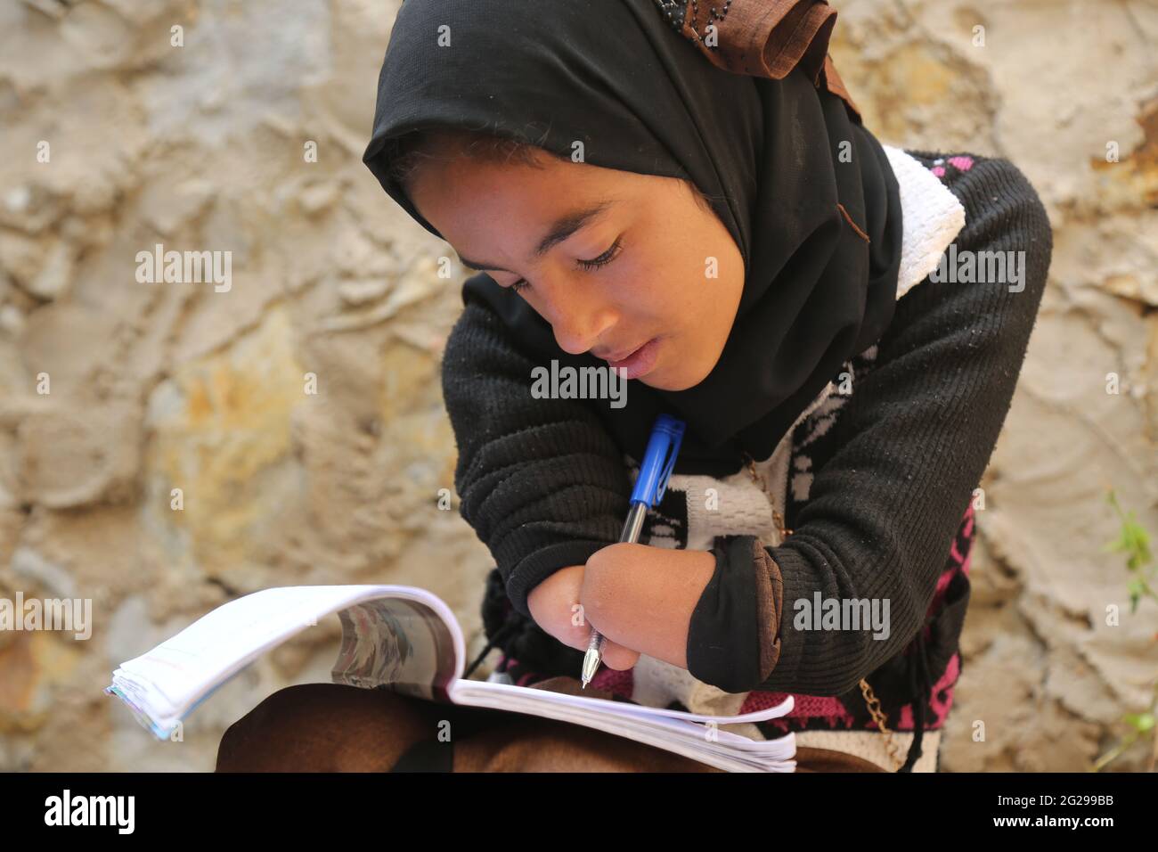Taiz  Yemen - 25 Dec 2018 : Hadeel lost her hand because of the war in Taiz, but this did not prevent her from completing her education . Stock Photo