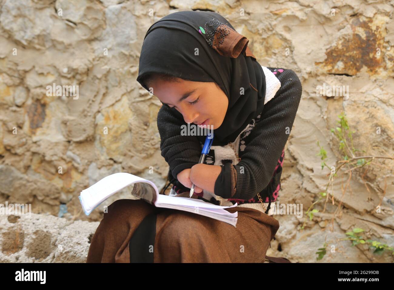 Taiz  Yemen - 25 Dec 2018 : Hadeel lost her hand because of the war in Taiz, but this did not prevent her from completing her education . Stock Photo
