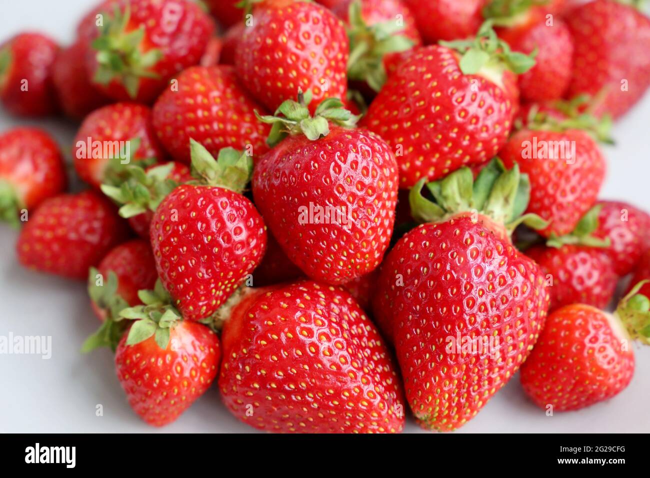 Fresh red strawberries with leaves. Pile of ripe strawberry for ...