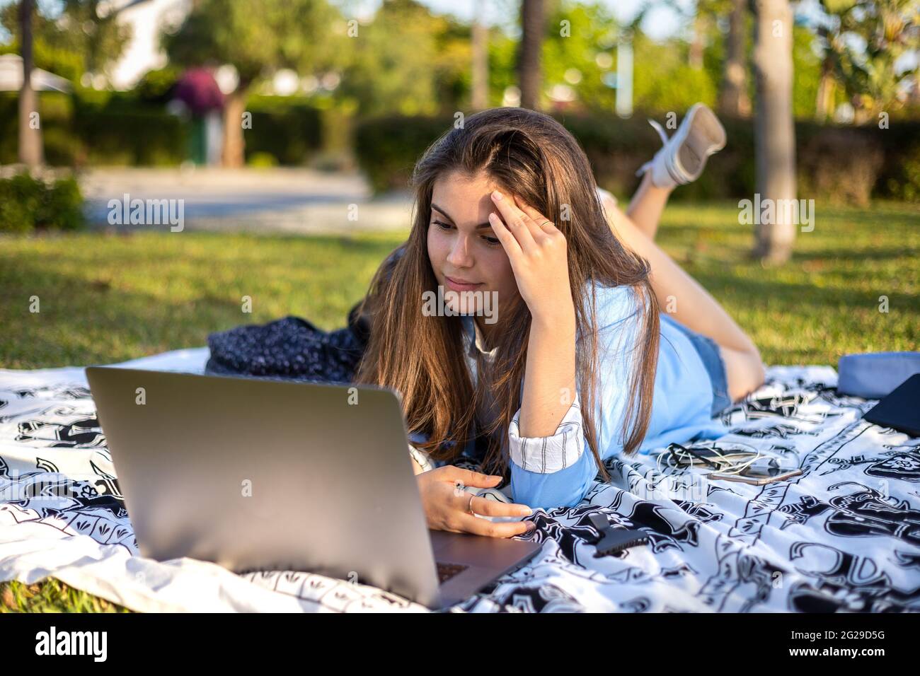 Schooling technology hi-res stock photography and images - Alamy