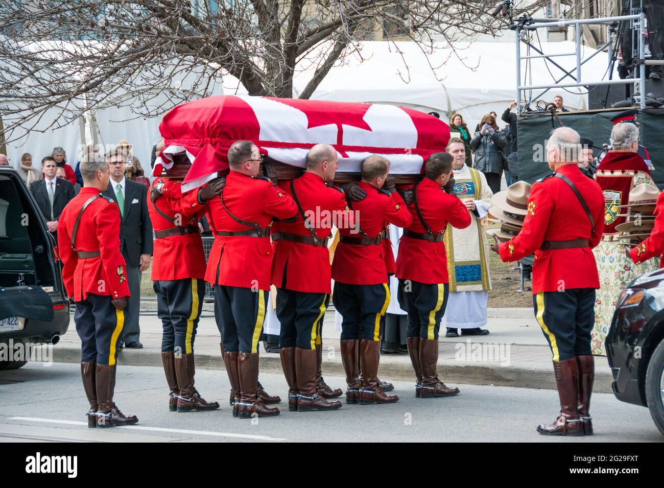 RCMP getting the Flaherty's coffin out and into the Cathedral for service. Scenes of the State Funeral for Jim Flaherty, former Minister of Finance of Stock Photo