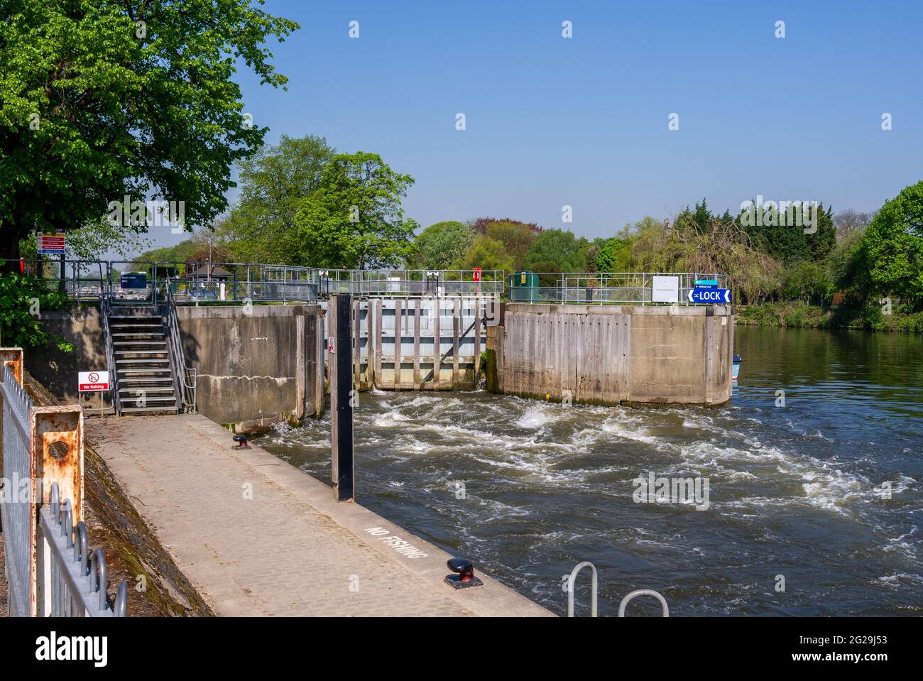 A view of the lock on the River Thames at Molesey, Surrey Stock Photo