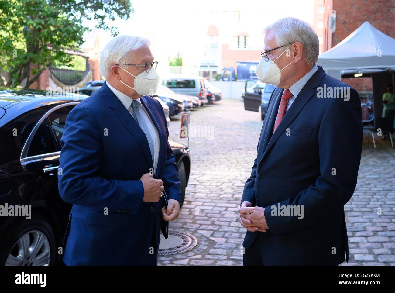 09 June 2021, Berlin: Federal President Frank-Walter Steinmeier (l) is greeted by Helmut Heinen, Chairman of the Board of Trustees and publisher of the Kölnische Rundschau, at the presentation of the Theodor Wolff Award. The prize of the German Association of Digital Publishers and Newspaper Publishers (BDZV) is the most prestigious award in the German newspaper industry. It commemorates the long-time editor-in-chief of the legendary 'Berliner Tageblatt', Theodor Wolff (1868-1943). This year, 484 journalists took part in the competition. The prize is endowed with a total of 30,000 euros. Photo Stock Photo