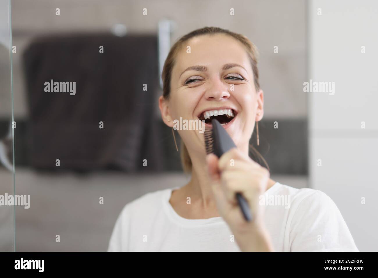 Woman Singing Hairbrush High Resolution Stock Photography and Images ...