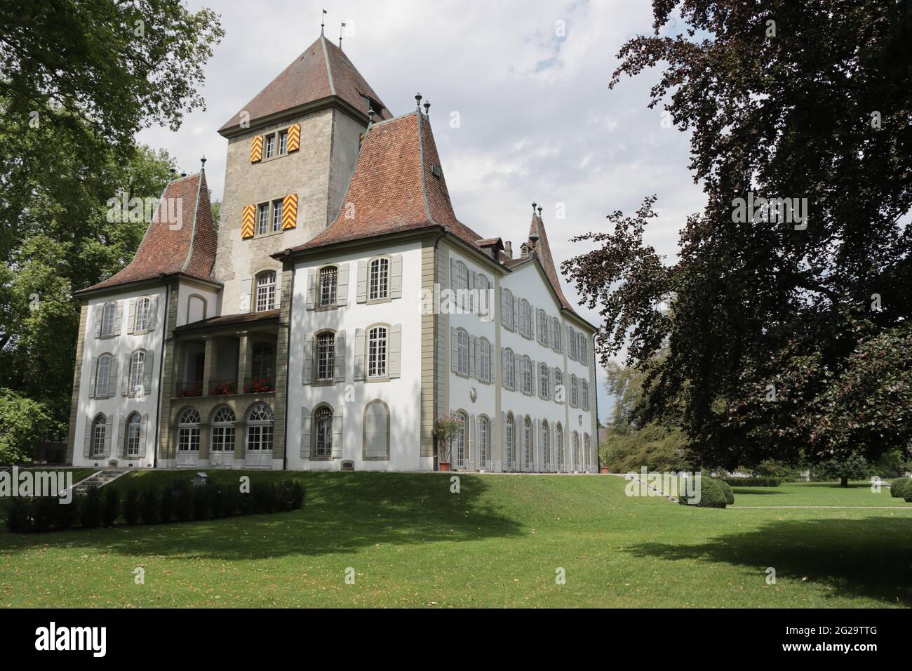 Medieval castle with extensions from early modern age. Jegenstorf, Canton of Berne, Switzerland. Stock Photo