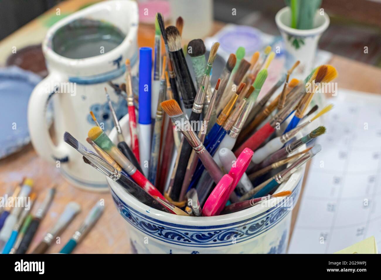 Holland, Michigan - Brushes used for painting Delftware at the De Klomp Wooden Shoe and Delft Factory, part of the Veldheer tulip farm. The city's Dut Stock Photo