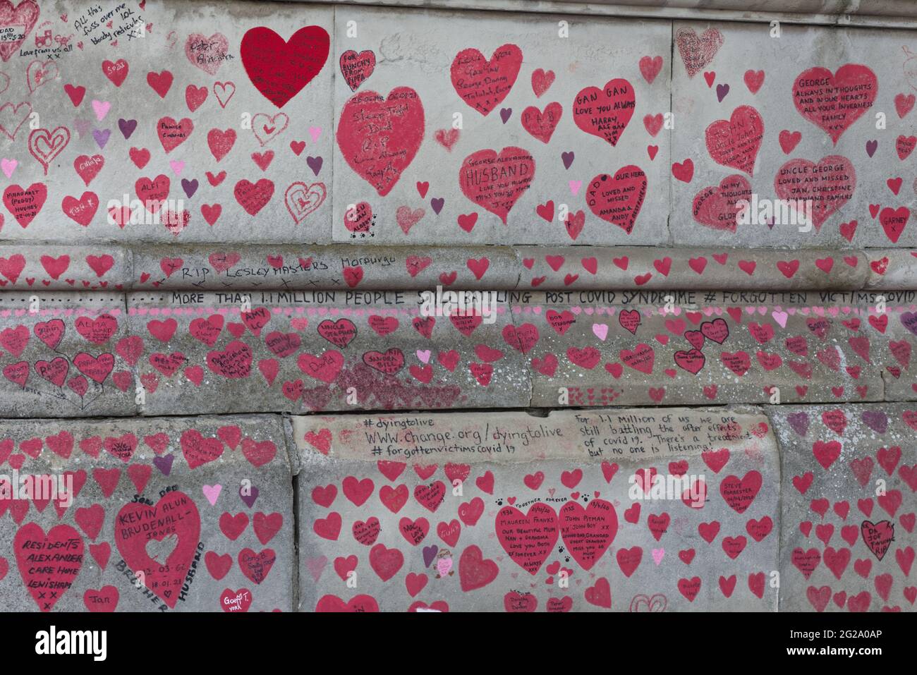 150,000 Hearts Representing Lives Lost to Coronavirus in the UK Line the COVID Memorial Wall in London Stock Photo