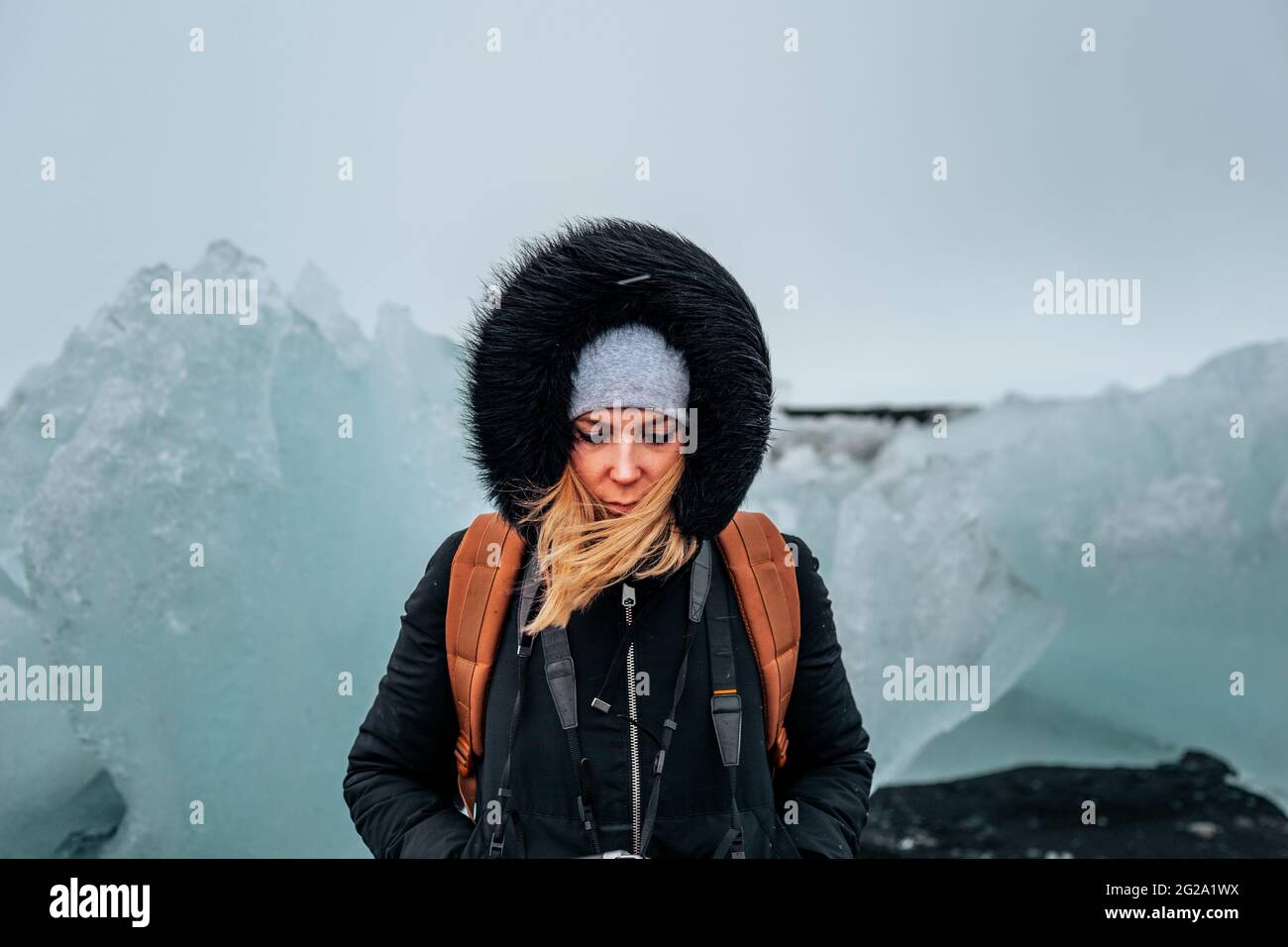 Blond woman in black fur coat hi-res stock photography and images - Alamy