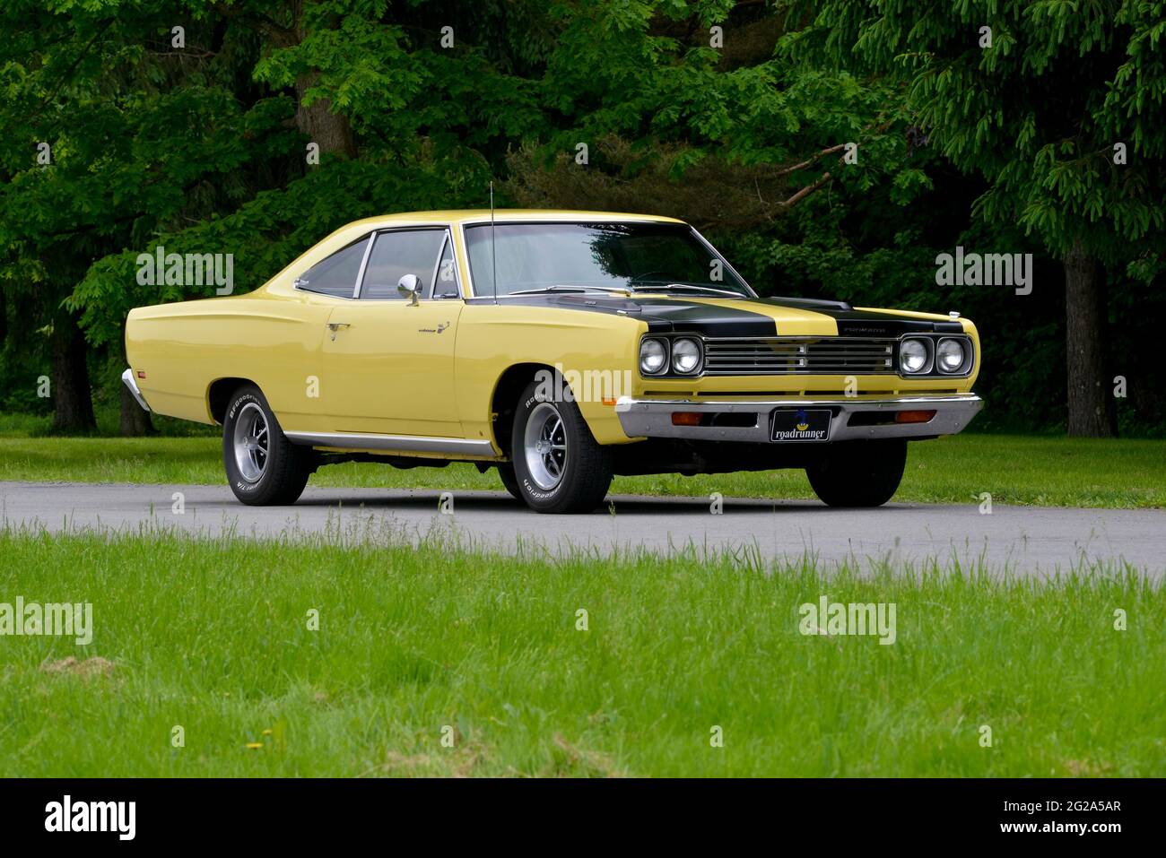 Sunfire Yellow 1969 Plymouth Road Runner Sport Coupe, three-quarter front view Stock Photo
