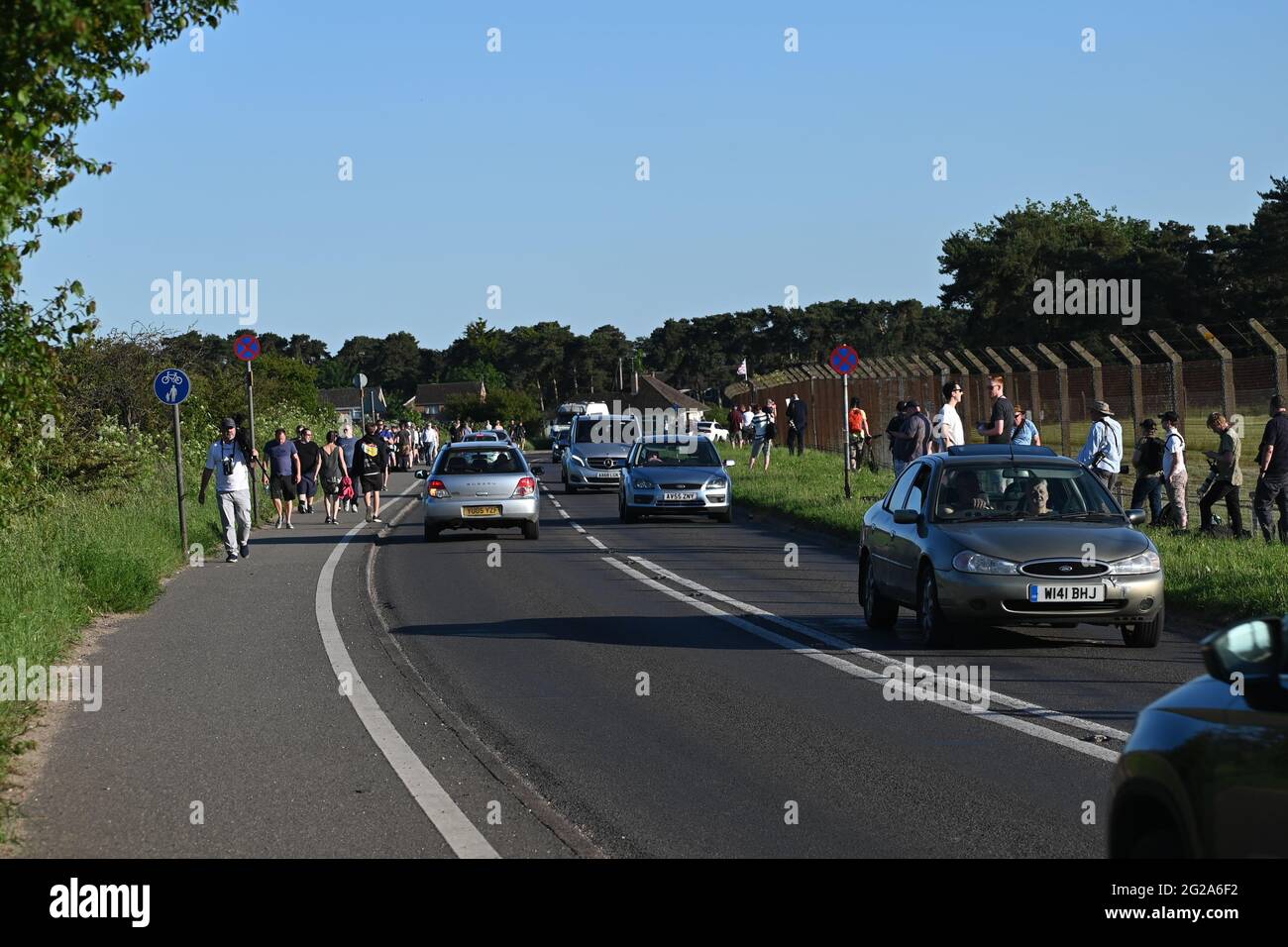 Crowd of plane spotters waiting for AirForce 1 to arrive at Mildenhall airshow base Stock Photo
