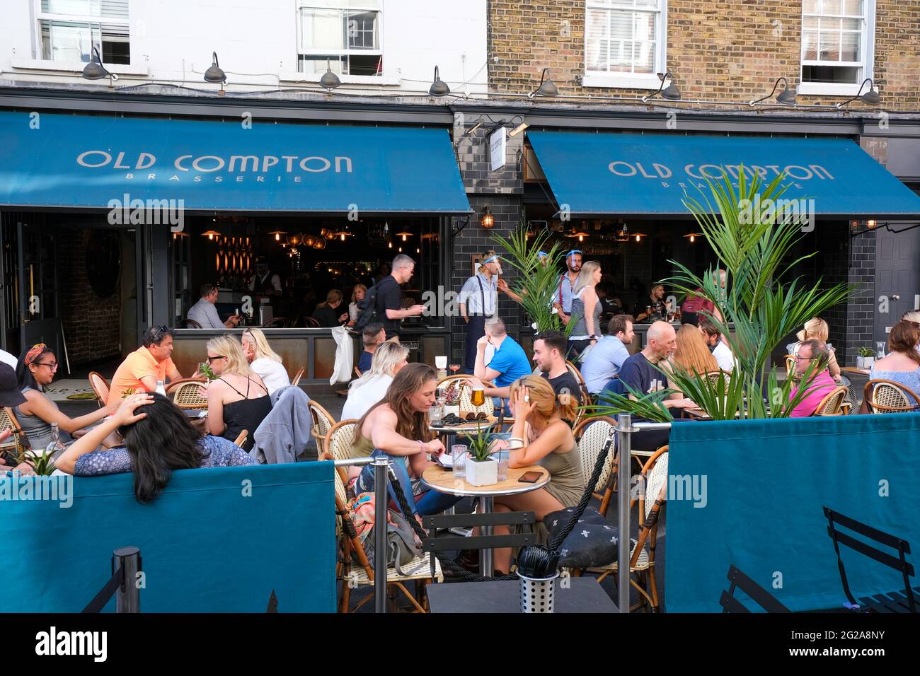 Alfresco dining london hires stock photography and images Alamy