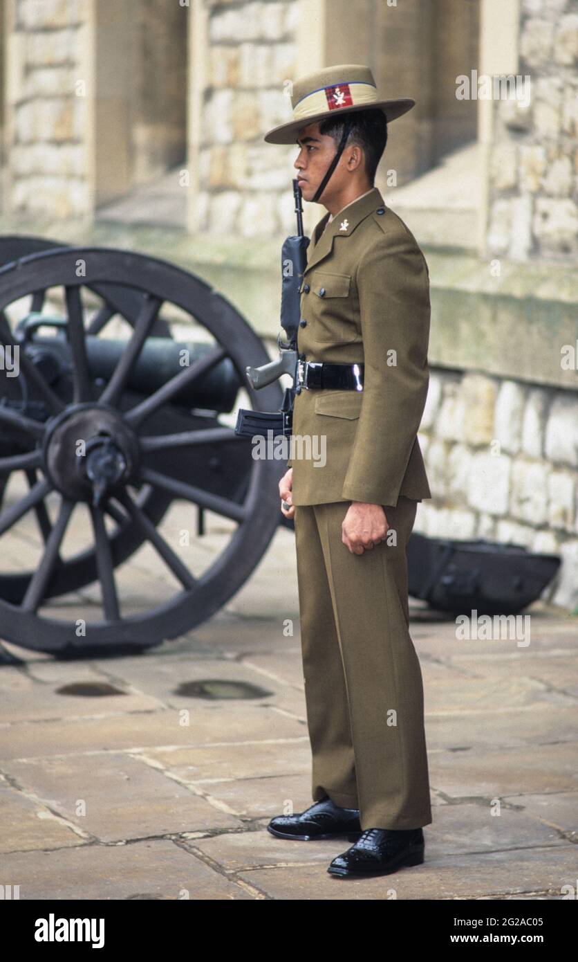Gurkha soldier, a member of this special British Army unit consisting of Nepalese citizens, on guard at the Tower of London. Stock Photo