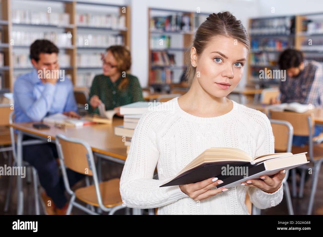 College bookstore textbooks hi-res stock photography and images - Alamy