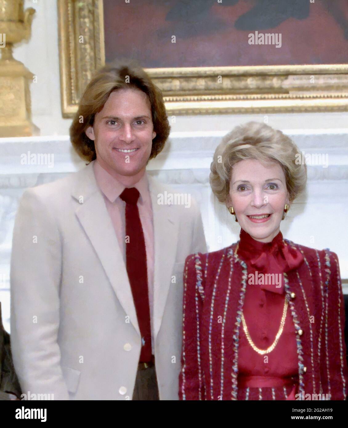 1985 . 30 october, White House, Washington , USA : The celebrated american future Female transgender CAITLYN JENNER ( William Bruce Jenner , born in 1949 ) when was young with NANCY REAGAN (wife of  President of United States RONAL REAGAN ), Lab School Honorees ,The State Dining Room at White Hose . Jenner is today a Media personality , socialite , political candidate and retired Olympic gold medal-winning decathlete . Unknown photographer from White House Photographic Office .- HISTORY - FOTO STORICHE - personalità da giovane giovani - personality personalities when was young - SPORT - POLITI Stock Photo