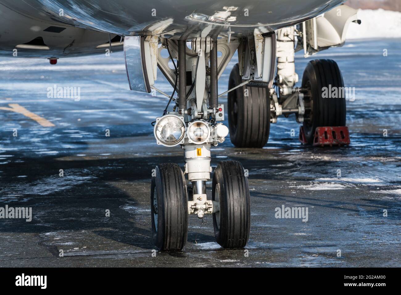 Aircraft landing gear hi-res stock photography and images - Alamy
