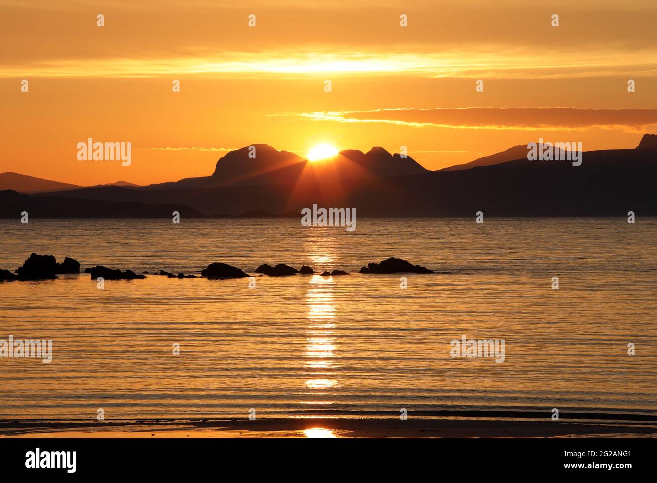sunrise-over-the-mountain-of-suilven-viewed-from-mellon-udrigle-nw