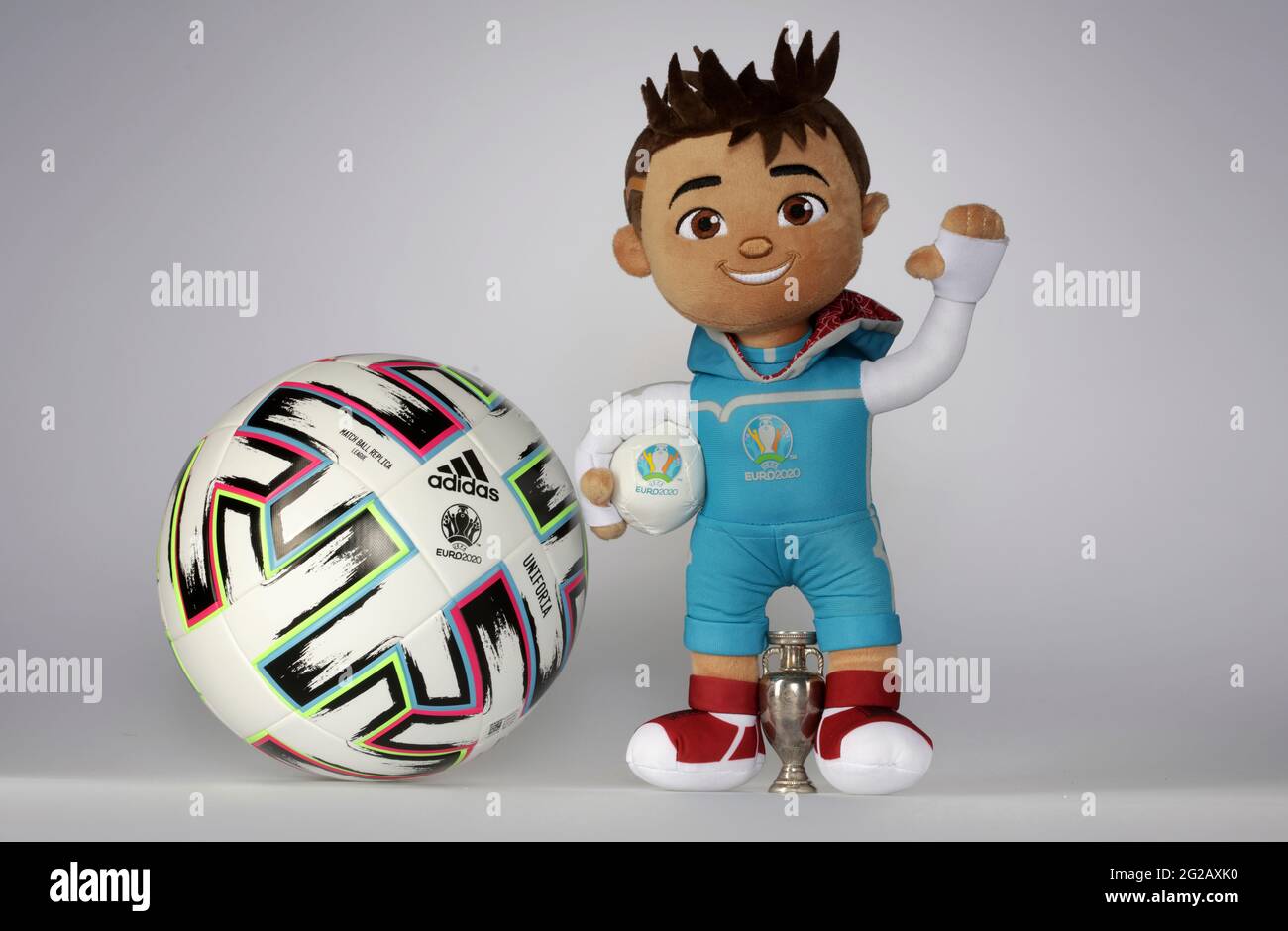 Dulmen, Deutschland. 13th Mar, 2020. firo: 12.03.2020 Football, 2020 UEFA  EM, Euro 2020, European Championship Mascot Skillzy with the adidas match  ball The official match ball of the pan-European UEFA EURO 2020