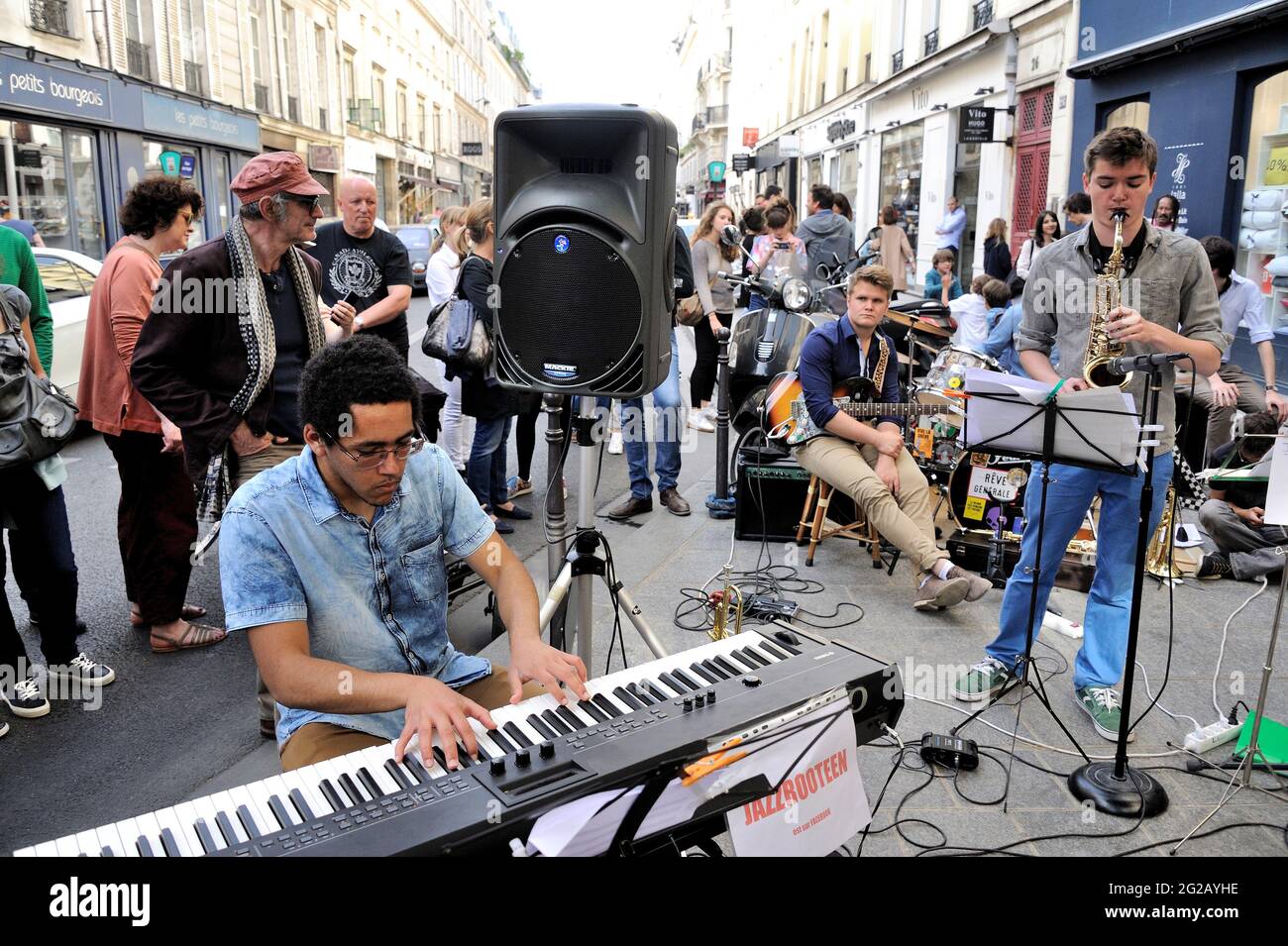 FRANCE, PARIS (75) 3RD ARRONDISSEMENT, MUSIC DAY ON RUE DE TURENNE,  JAZZROOTEEN JAZZ BAND Stock Photo
