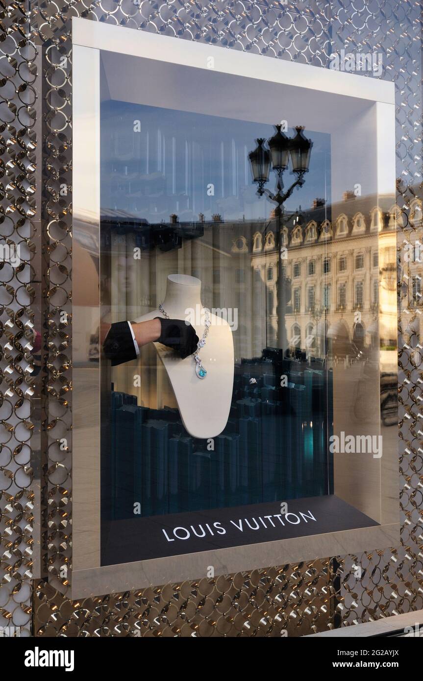 Paris France July 2018 Louis Vuitton Golden Sign Place Vendome – Stock  Editorial Photo © AndreaA. #232775332